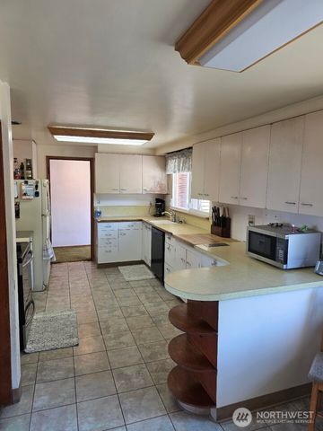 1260 S Karl Johan Avenue, Tacoma, WA 98465