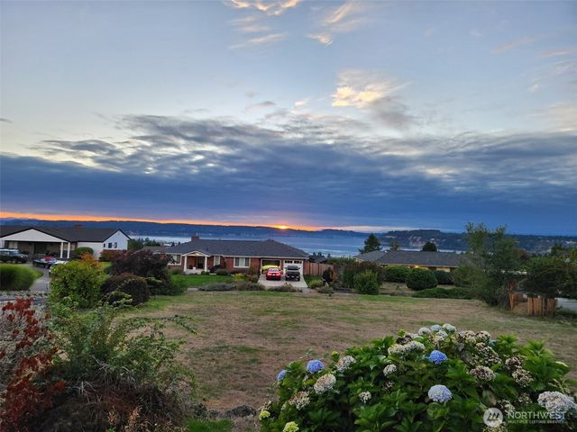 1260 S Karl Johan Avenue, Tacoma, WA 98465