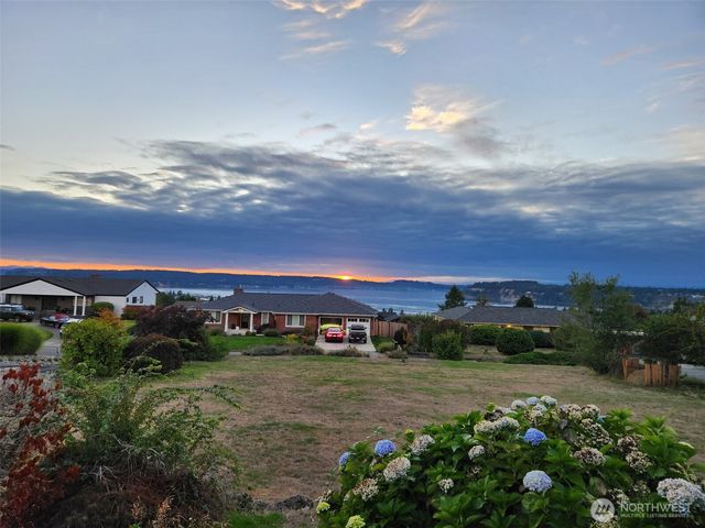 1260 S Karl Johan Avenue, Tacoma, WA 98465
