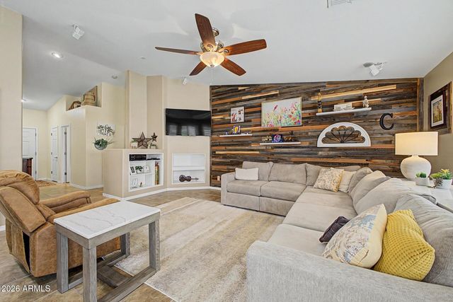 18164 W DESERT Lane, Surprise, AZ 85388