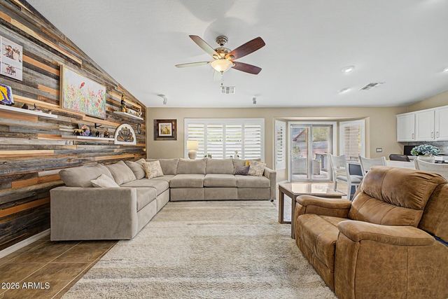 18164 W DESERT Lane, Surprise, AZ 85388