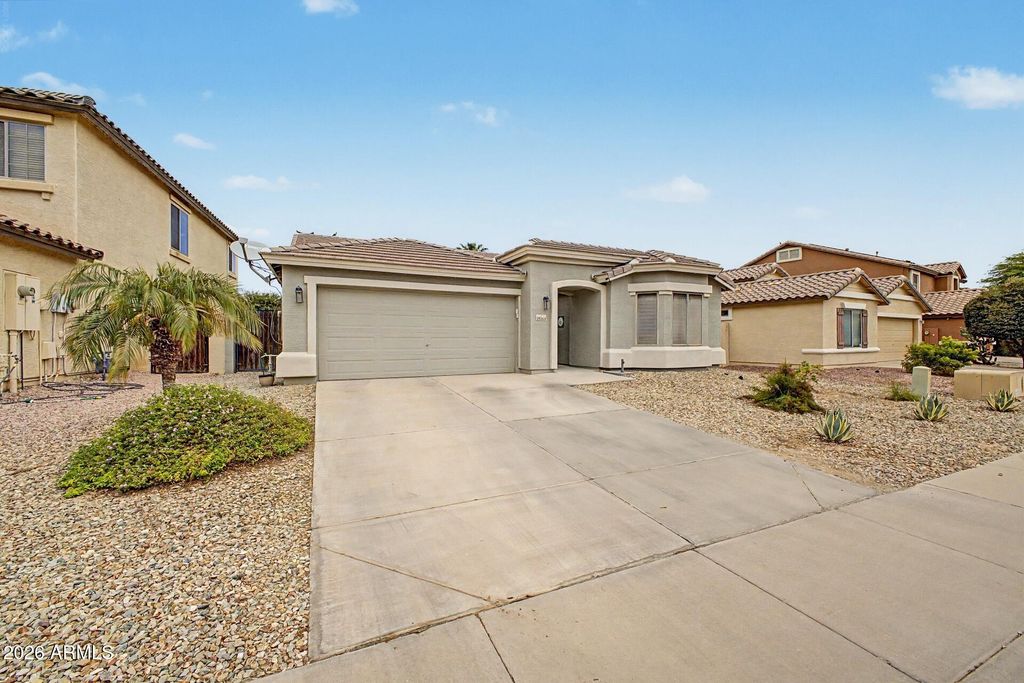 18164 W DESERT Lane, Surprise, AZ 85388 — photo 4