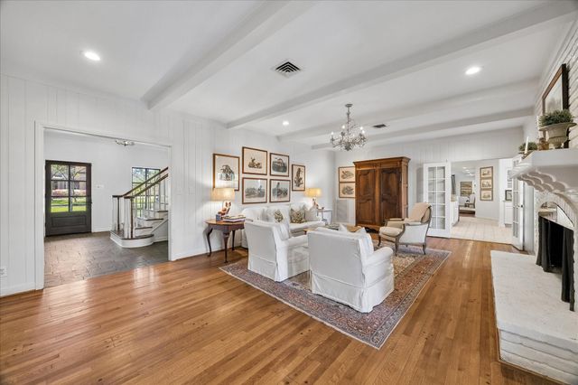 10926 Wickwild Street, Hunters Creek Village, TX 77024