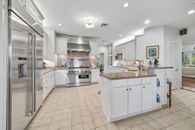 10926 Wickwild Street, Hunters Creek Village, TX 77024