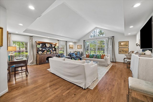 10926 Wickwild Street, Hunters Creek Village, TX 77024