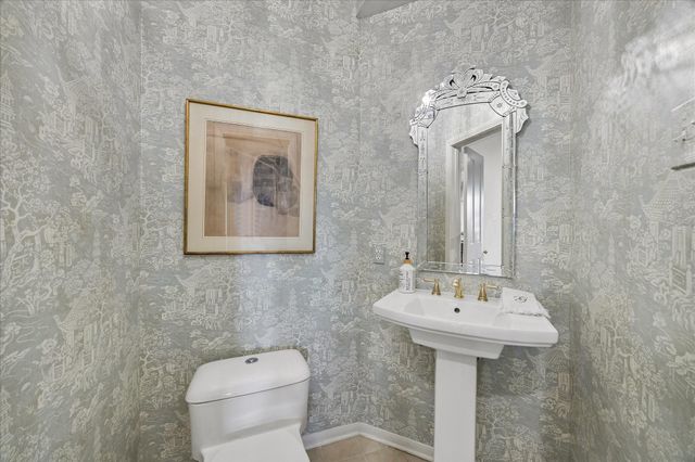 10926 Wickwild Street, Hunters Creek Village, TX 77024