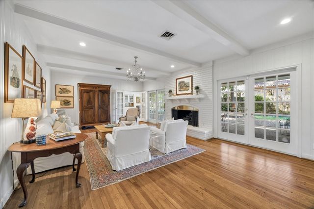 10926 Wickwild Street, Hunters Creek Village, TX 77024