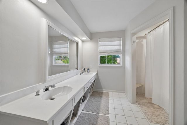 10926 Wickwild Street, Hunters Creek Village, TX 77024