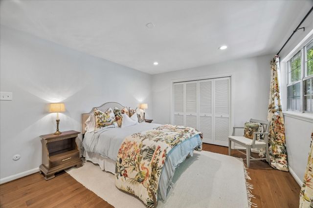 10926 Wickwild Street, Hunters Creek Village, TX 77024