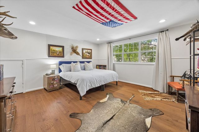 10926 Wickwild Street, Hunters Creek Village, TX 77024