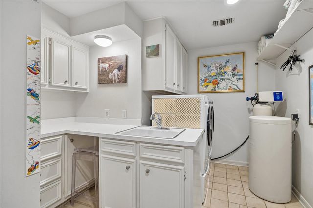 10926 Wickwild Street, Hunters Creek Village, TX 77024