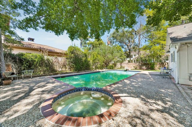 10926 Wickwild Street, Hunters Creek Village, TX 77024