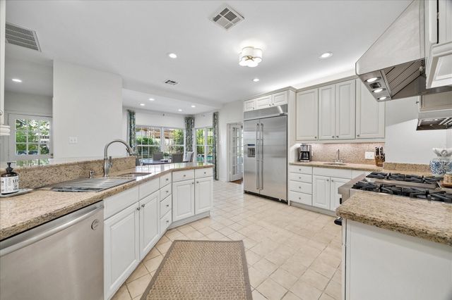 10926 Wickwild Street, Hunters Creek Village, TX 77024