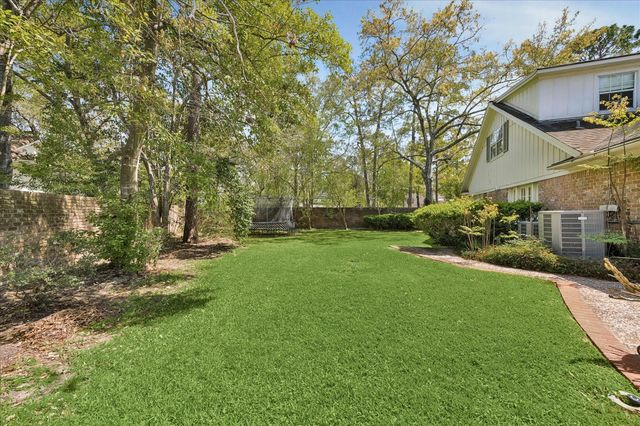 10926 Wickwild Street, Hunters Creek Village, TX 77024