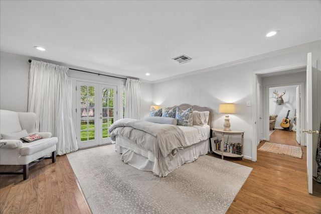 10926 Wickwild Street, Hunters Creek Village, TX 77024