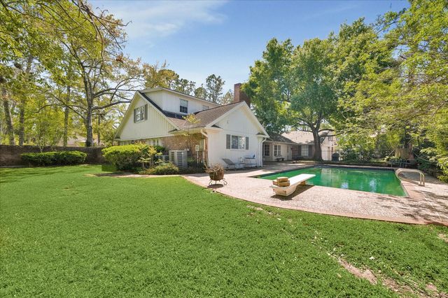 10926 Wickwild Street, Hunters Creek Village, TX 77024