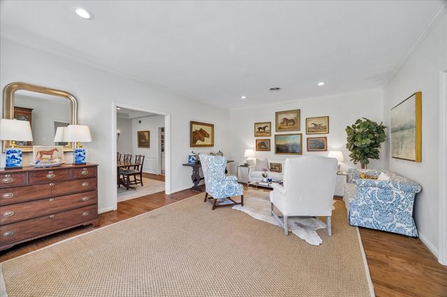 10926 Wickwild Street, Hunters Creek Village, TX 77024