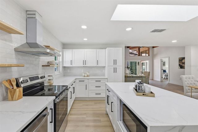 228 87TH AVENUE NE, St Petersburg, FL 33702