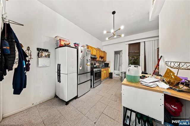 326 32nd Street, Union City, NJ 07087