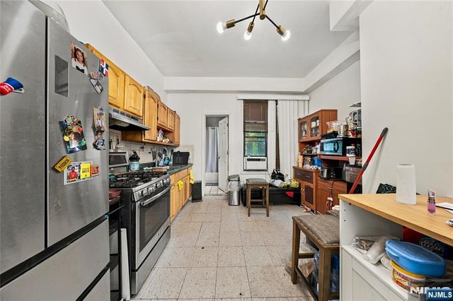 326 32nd Street, Union City, NJ 07087
