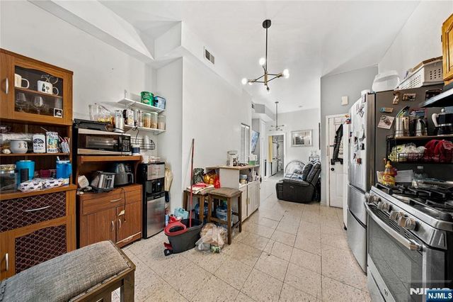 326 32nd Street, Union City, NJ 07087