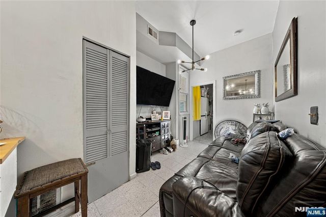 326 32nd Street, Union City, NJ 07087