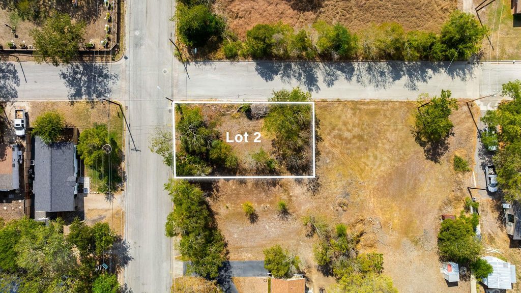 901 N Blanco ST, Lockhart, TX 78644