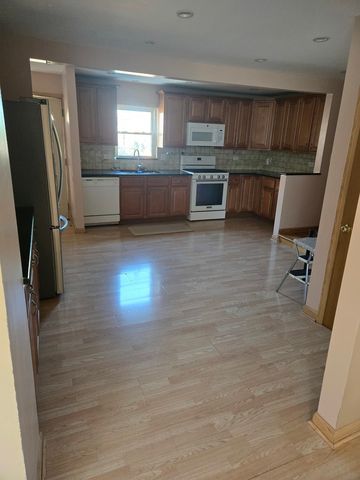 7139 W 74th Place, Chicago, IL 60638