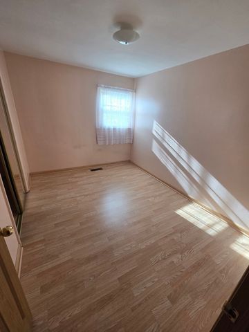 7139 W 74th Place, Chicago, IL 60638