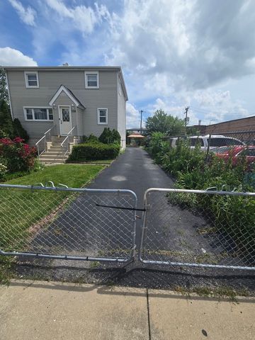 7139 W 74th Place, Chicago, IL 60638