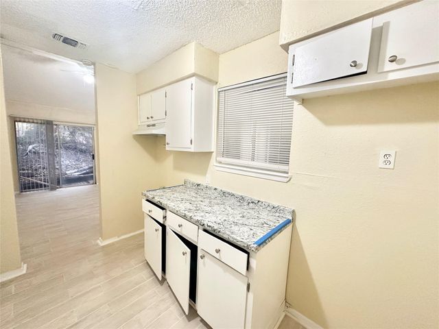 4302 Scottsdale RD B, Austin, TX 78721