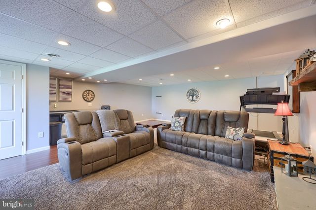524 W TROUT RUN RD, Ephrata, PA 17522