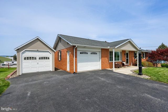 524 W TROUT RUN RD, Ephrata, PA 17522