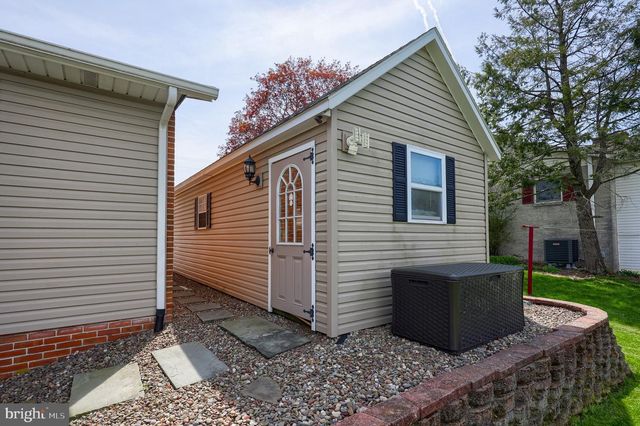 524 W TROUT RUN RD, Ephrata, PA 17522