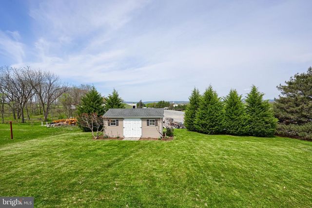 524 W TROUT RUN RD, Ephrata, PA 17522