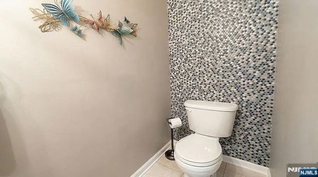 136 Mountainside Drive, Pompton Lakes, NJ 07442