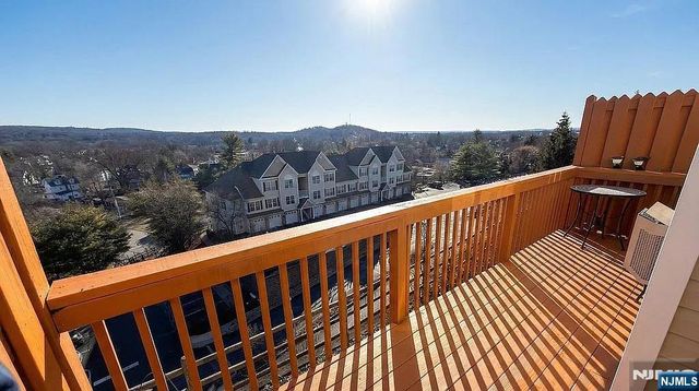 136 Mountainside Drive, Pompton Lakes, NJ 07442