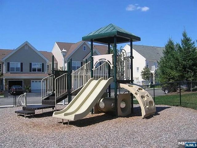 136 Mountainside Drive, Pompton Lakes, NJ 07442