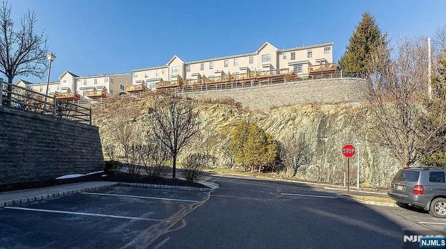 136 Mountainside Drive, Pompton Lakes, NJ 07442