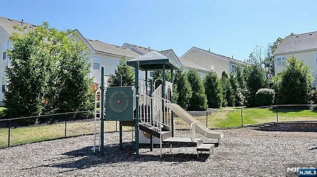 136 Mountainside Drive, Pompton Lakes, NJ 07442