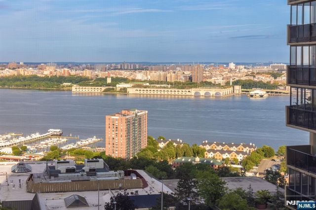 200 Winston 1005, Cliffside Park, NJ 07010