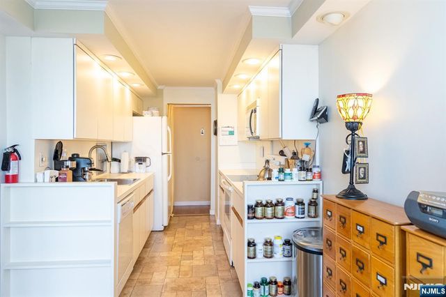 200 Winston 1005, Cliffside Park, NJ 07010