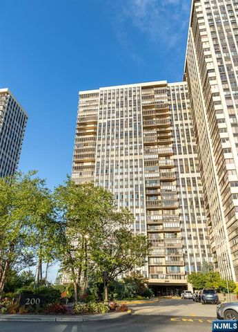 200 Winston 1005, Cliffside Park, NJ 07010