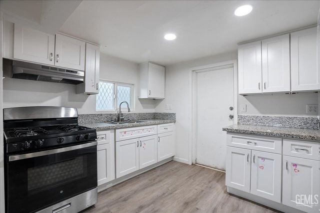 710 Willow Drive, Bakersfield, CA 93308