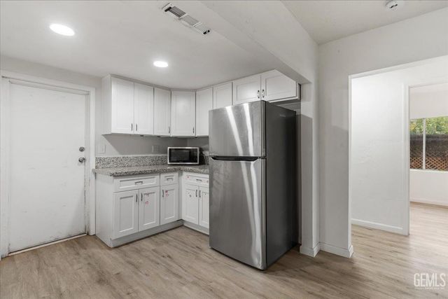 710 Willow Drive, Bakersfield, CA 93308