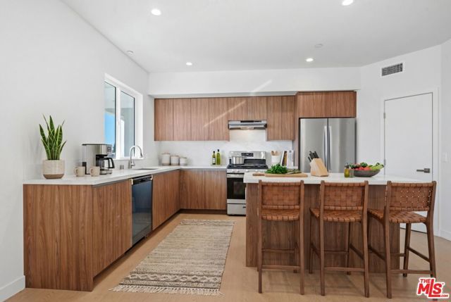 1717 Winona Boulevard 502, Los Angeles, CA 90027