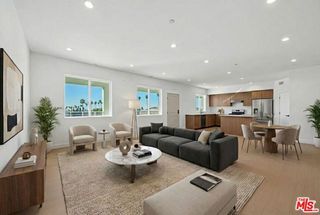 1717 Winona Boulevard 502, Los Angeles, CA 90027