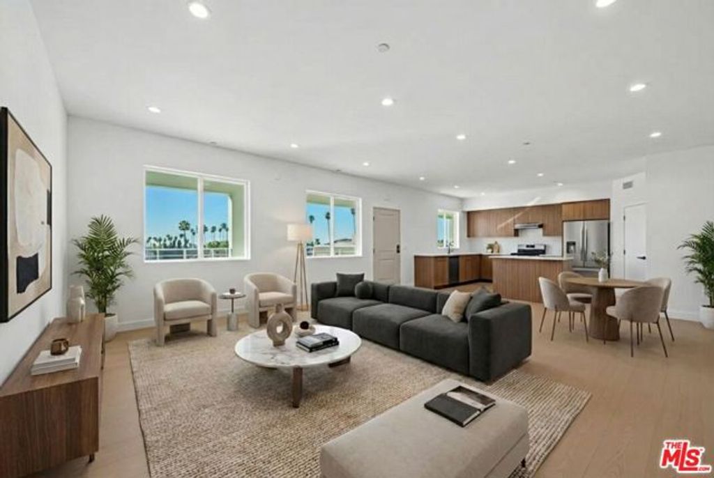 1717 Winona Boulevard 502, Los Angeles, CA 90027
