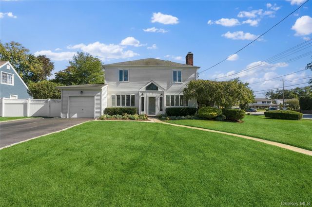 2 Amherst Place, Massapequa, NY 11758