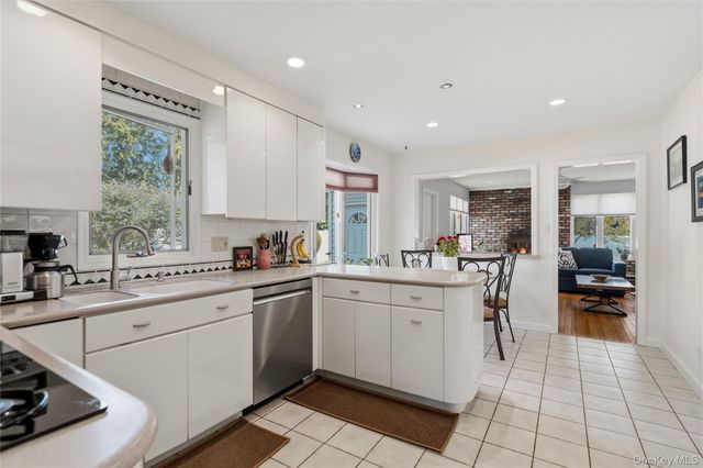 2 Amherst Place, Massapequa, NY 11758